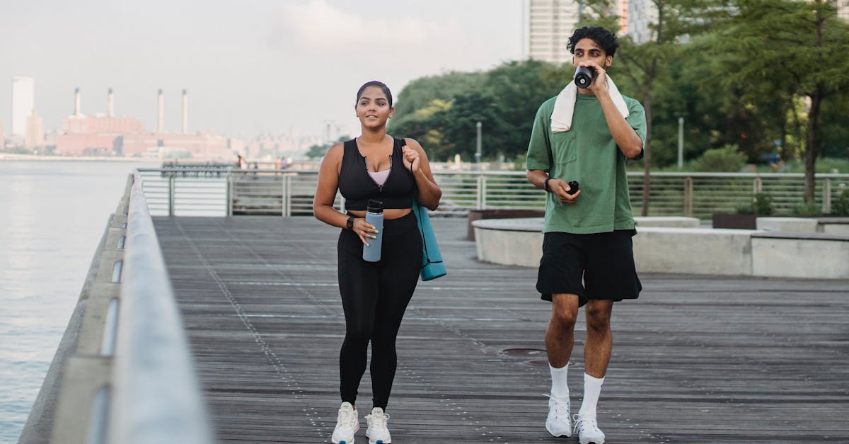 descubre el entrenamiento en intervalos, una técnica eficaz para mejorar tu resistencia y quema de grasa. aprende cómo combinar ráfagas de ejercicio intenso con períodos de descanso para maximizar tus resultados y optimizar tu rendimiento físico.