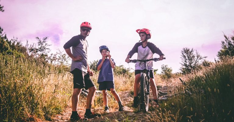 descubre la emoción del ciclismo: desde rutas escénicas hasta desafíos aventureros, explora el mundo sobre dos ruedas y disfruta de la libertad que solo el biking puede ofrecer.