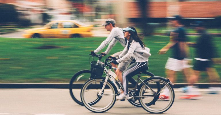 découvrez le monde passionnant du cyclisme, de ses bienfaits pour la santé à ses plus beaux itinéraires. que vous soyez débutant ou expert, trouvez des conseils, des équipements et des astuces pour profiter pleinement de votre passion pour le vélo.