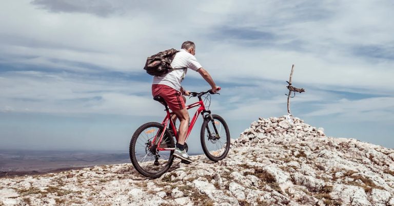 descubre la emoción del mountain biking: siente la adrenalina al recorrer senderos desafiantes, disfrutar de la naturaleza y superar tus límites en cada descenso. únete a la aventura sobre dos ruedas y vive experiencias inolvidables en las mejores rutas montañosas.