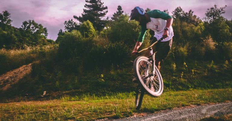 descubre la emoción del ciclismo de montaña, explora senderos impresionantes y desafía tus límites en la naturaleza. ¡únete a la aventura sobre dos ruedas!