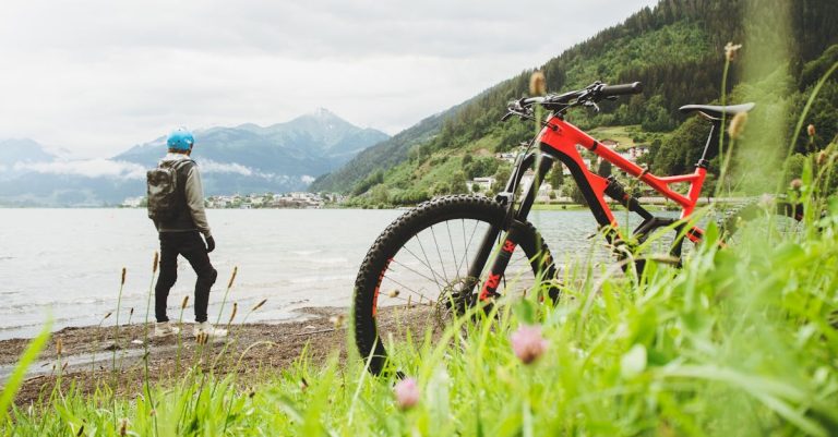 descubre la emoción del ciclismo de montaña, una actividad llena de aventura que te lleva a explorar impresionantes paisajes y desafiantes senderos. prepárate para sentir la adrenalina mientras disfrutas de la naturaleza en su máxima expresión.