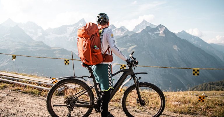 descubre las mejores técnicas de ciclismo para mejorar tu rendimiento en cada recorrido. aprende sobre la postura correcta, la dinámica del pedaleo, y consejos para el ciclismo en diferentes terrenos. ¡conviértete en un ciclista más eficiente y disfruta al máximo de tu pasión por la bicicleta!