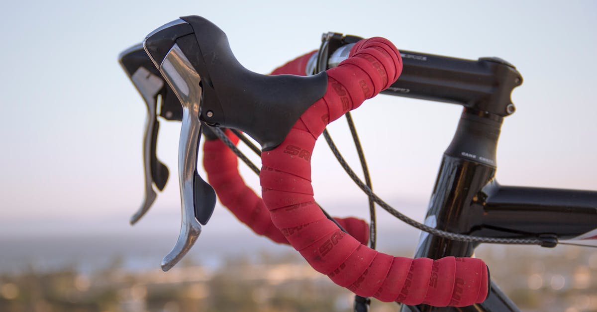 descubre una amplia gama de accesorios para ciclismo que mejorarán tu experiencia sobre la bicicleta. desde luces y cascos hasta herramientas y ropa especializada, tenemos todo lo que necesitas para disfrutar de tus paseos en dos ruedas con seguridad y estilo.