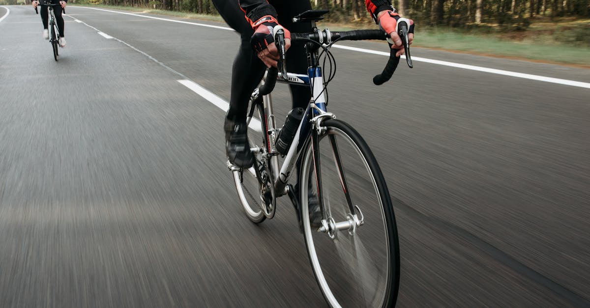 descubre el mejor equipamiento de ciclismo para mejorar tu experiencia sobre la bicicleta. desde cascos y ropa hasta accesorios imprescindibles, encuentra todo lo que necesitas para pedalear con seguridad y estilo.