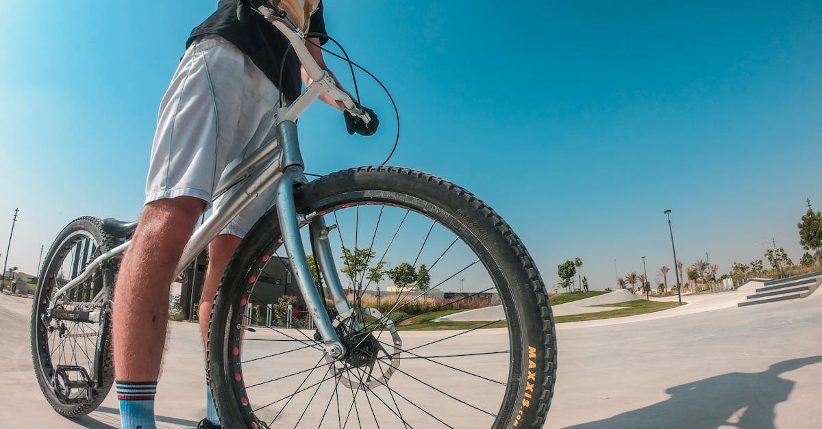 guantes de ciclismo: mejora tu rendimiento y confort sobre la bicicleta con nuestros guantes diseñados para proporcionar un excelente agarre y protección en cada paseo. encuentra el par perfecto para tus aventuras en dos ruedas.