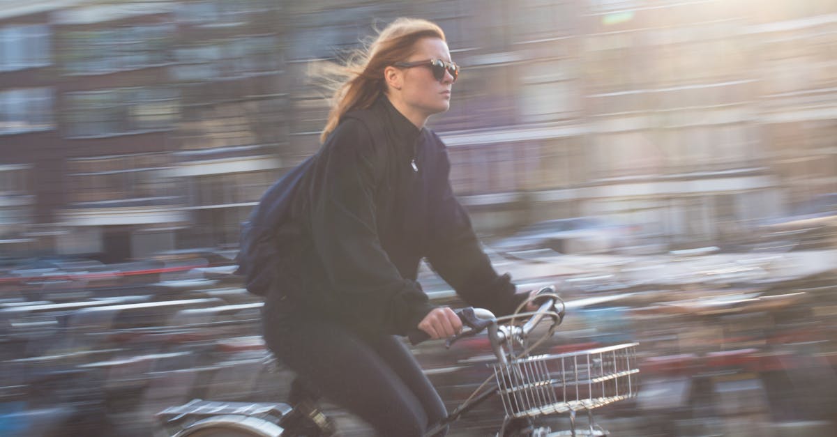 descubre cómo mejorar tu velocidad en ciclismo con consejos prácticos, entrenamientos efectivos y técnicas de pedaleo que te ayudarán a alcanzar tus metas en la carretera.