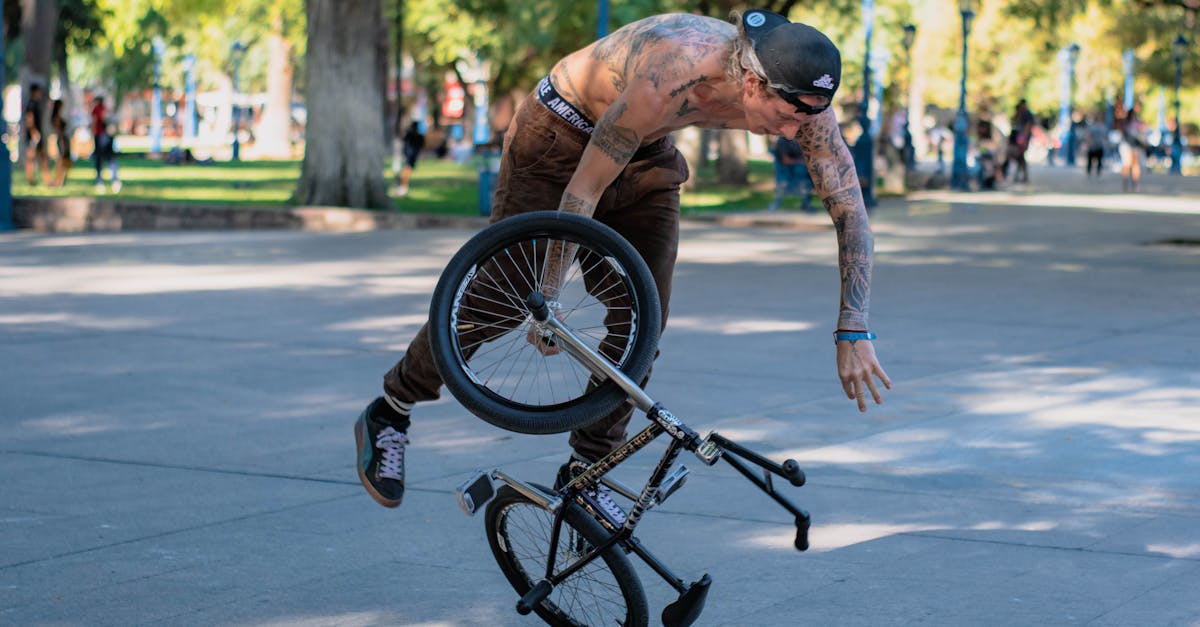 descubre las mejores técnicas de ciclismo para mejorar tu rendimiento, desde la posición en la bicicleta hasta la eficiencia en el pedaleo. aprende consejos prácticos y secretos de expertos para disfrutar al máximo de tus paseos en bicicleta.