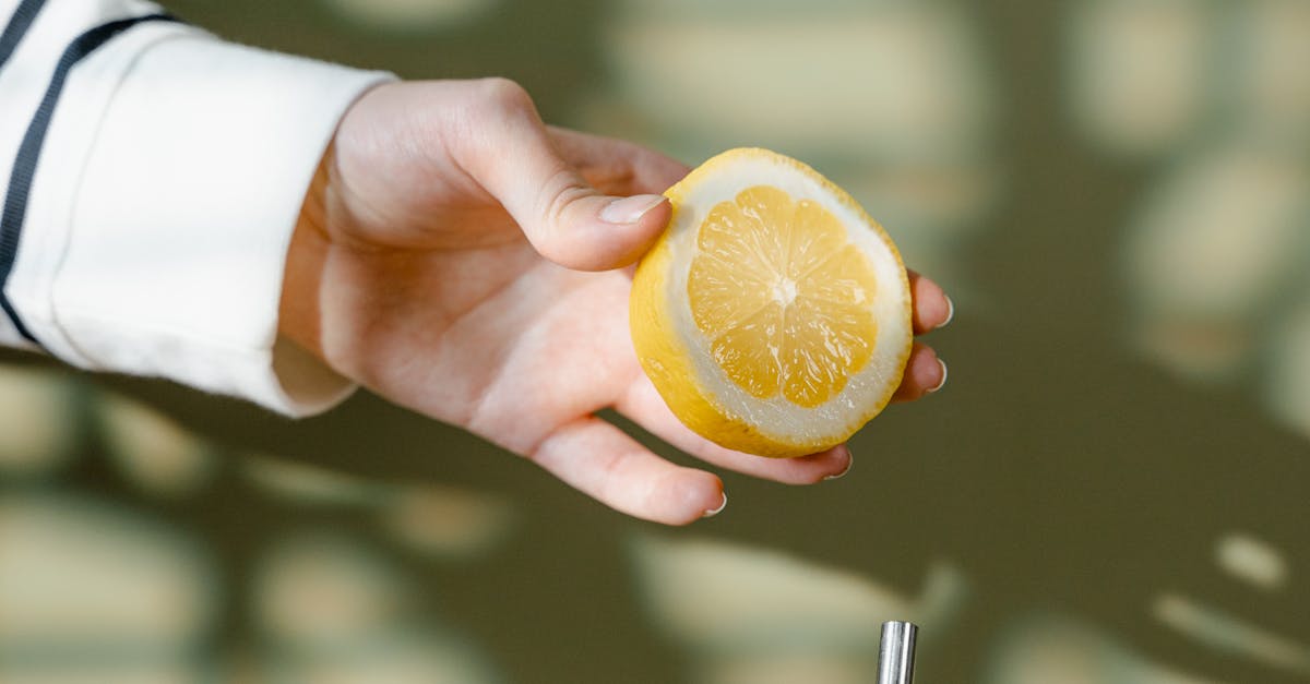 descubre las vitaminas esenciales que tu cuerpo necesita para funcionar correctamente. aprende sobre sus beneficios, fuentes naturales y la importancia de una dieta equilibrada para mantener tu salud óptima.