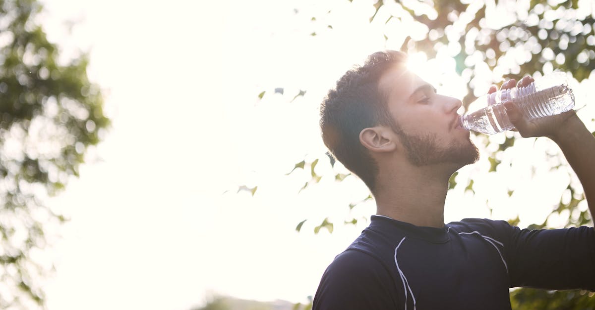 descubre la importancia de la hidratación para tu salud y bienestar. aprende consejos y trucos para mantenerte adecuadamente hidratado y mejorar tu rendimiento diario.