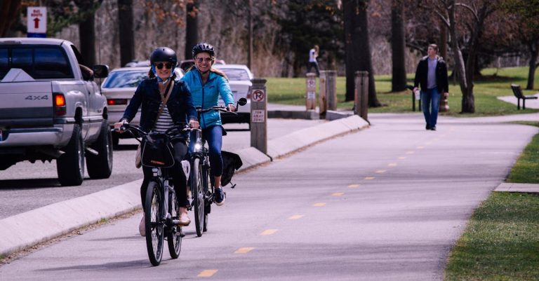 descubre el apasionante mundo del ciclismo. desde rutas escénicas hasta consejos de entrenamiento, todo lo que necesitas para disfrutar de la bicicleta al máximo. conviértete en un experto ciclista y explora nuevas aventuras sobre dos ruedas.