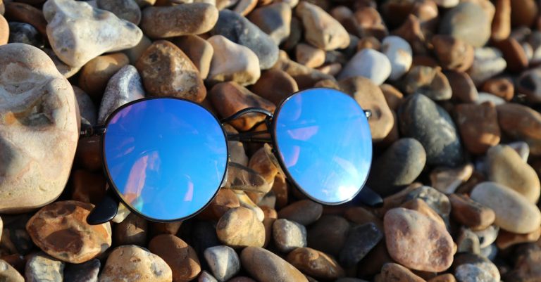 descubre nuestra exclusiva colección de gafas de sol, perfectas para cualquier ocasión. protege tus ojos del sol con estilo y comodidad, eligiendo entre una variedad de diseños modernos y clásicos.